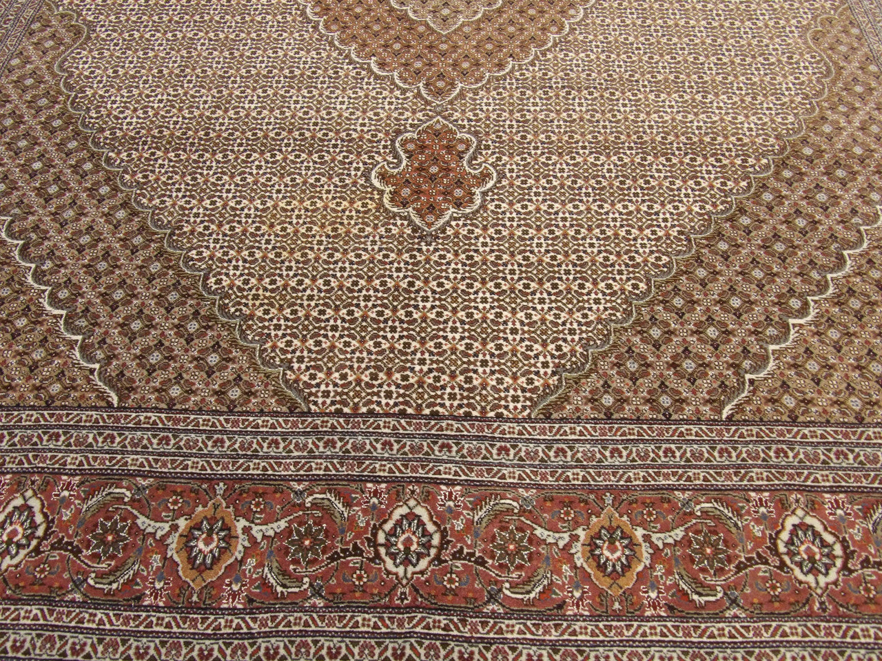 Fine Persian Fish Mahi Tabriz rug border detail
