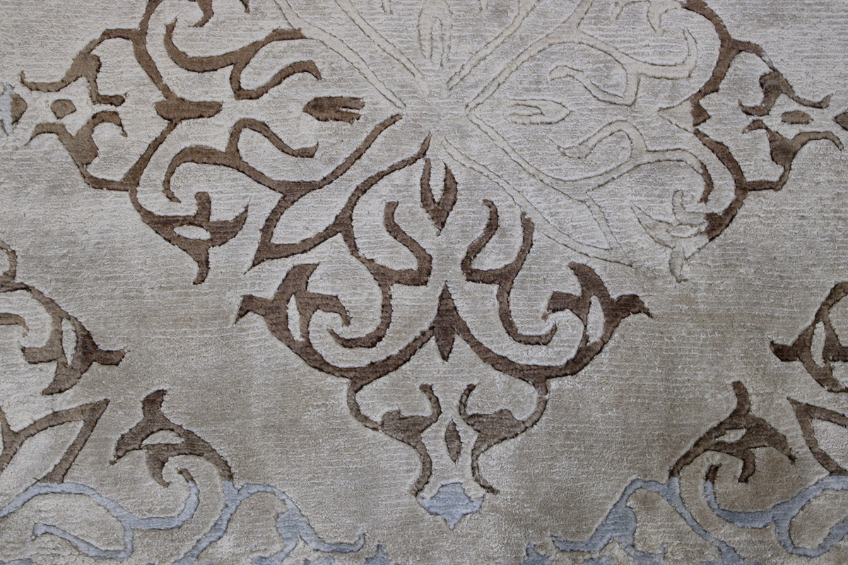 Modern Abusson rug border detail