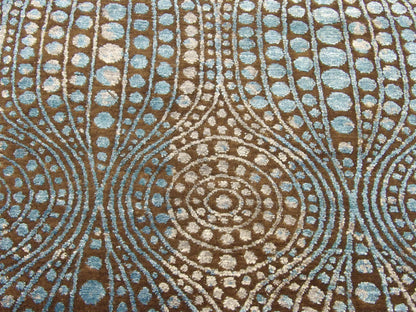 Transitional rug border detail