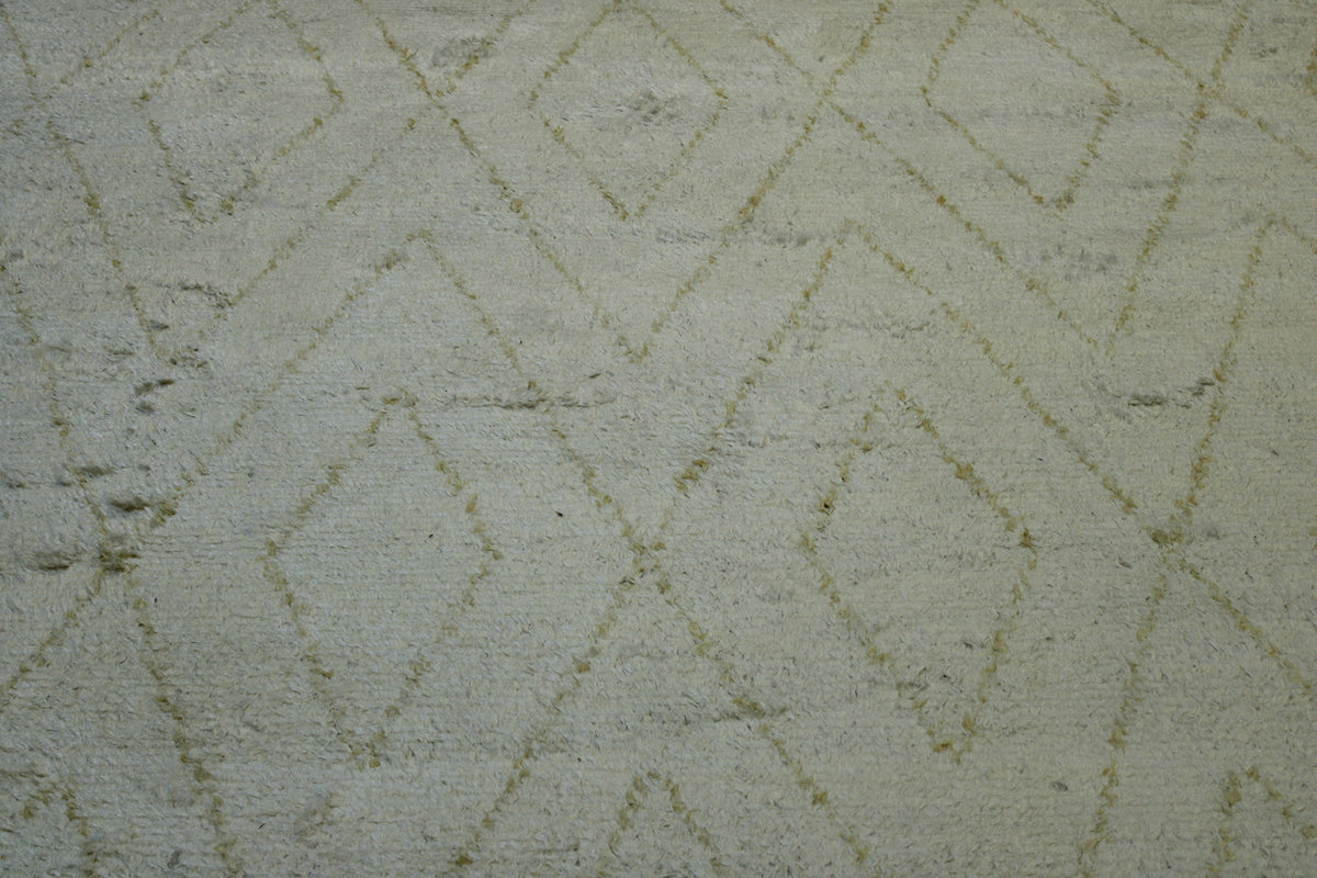 Tribal Moroccan Diamond Pattern rug border detail