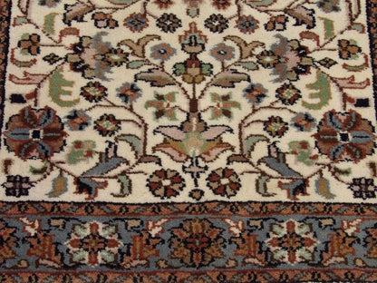 Fine Persian Kashan rug border detail