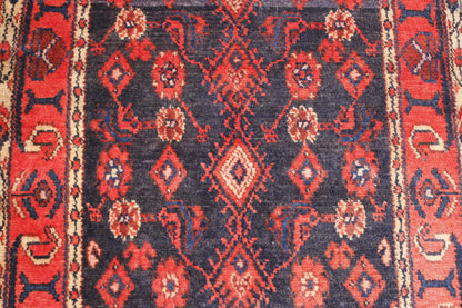 Traditional Antique Hamadan Fair Condition rug border detail