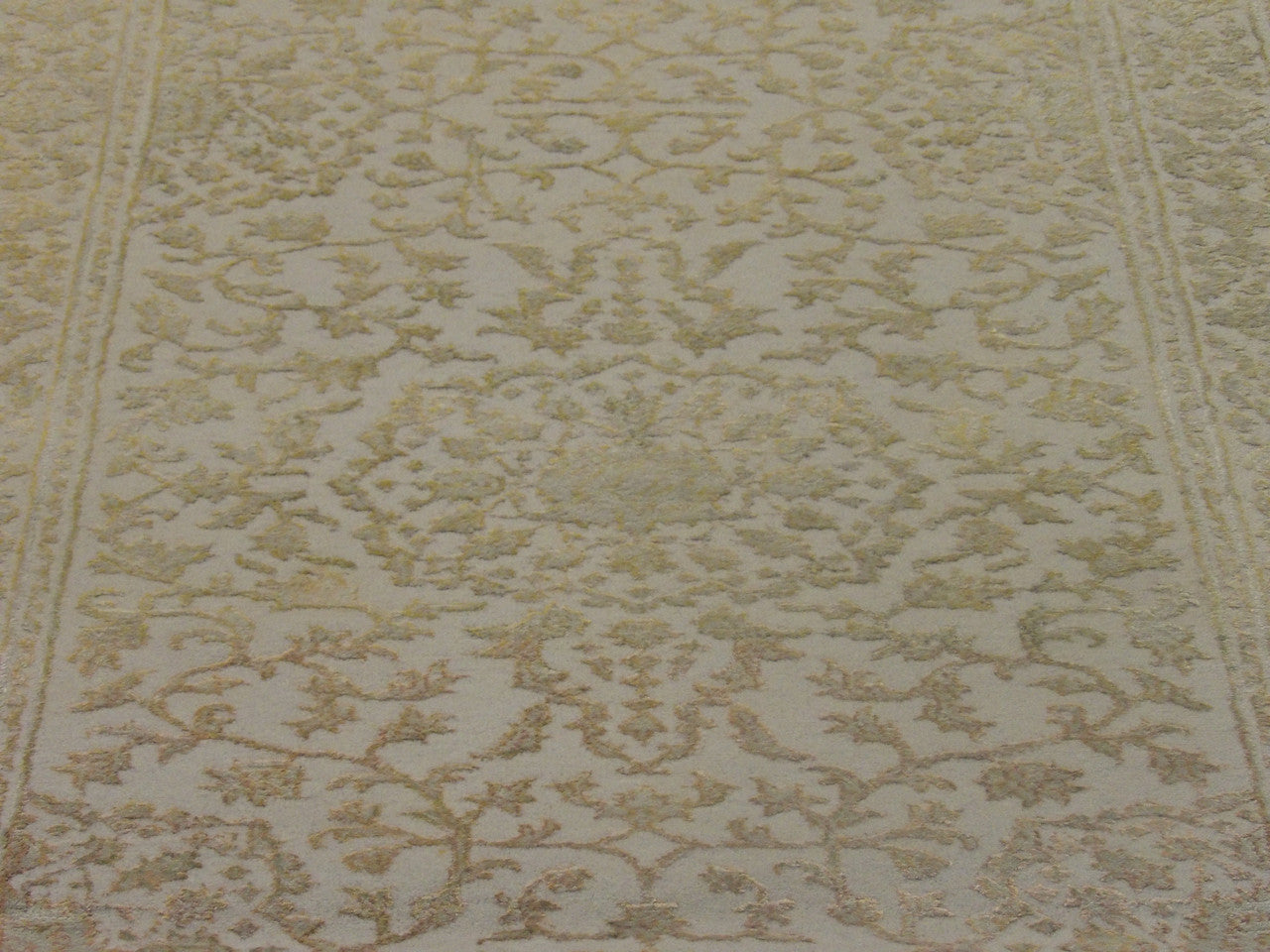 Back of Persian Kashan Carved hand-knotted rug