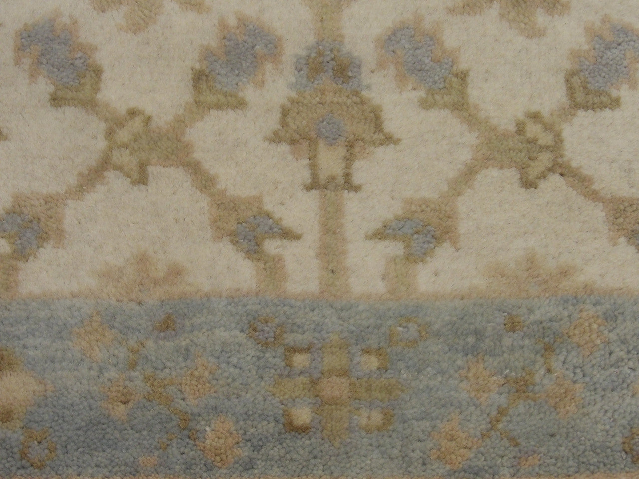 Oushak runner border detail