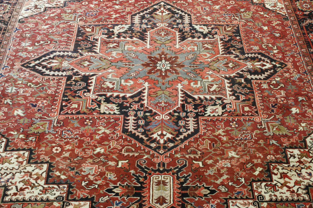 Tribal Antique Sherapi Con Holmes rug border detail