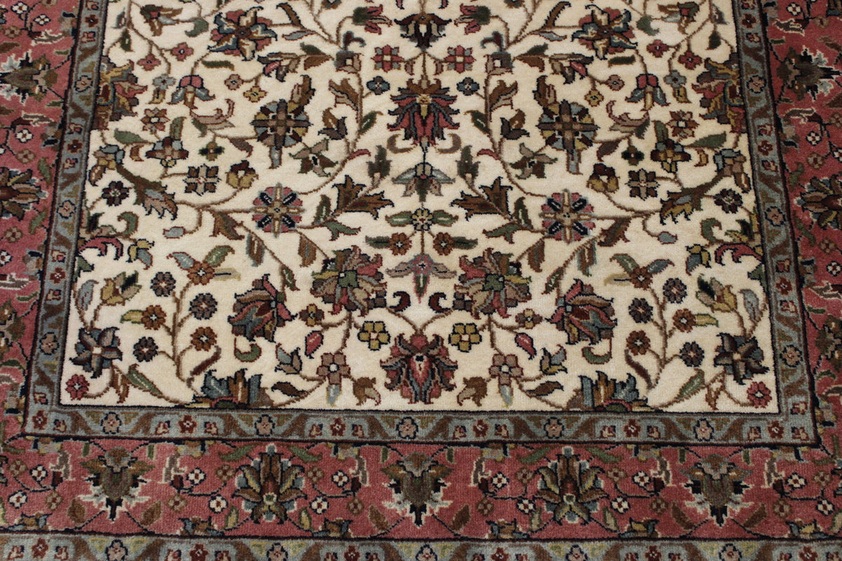 Traditional Bidjar Design rug border detail