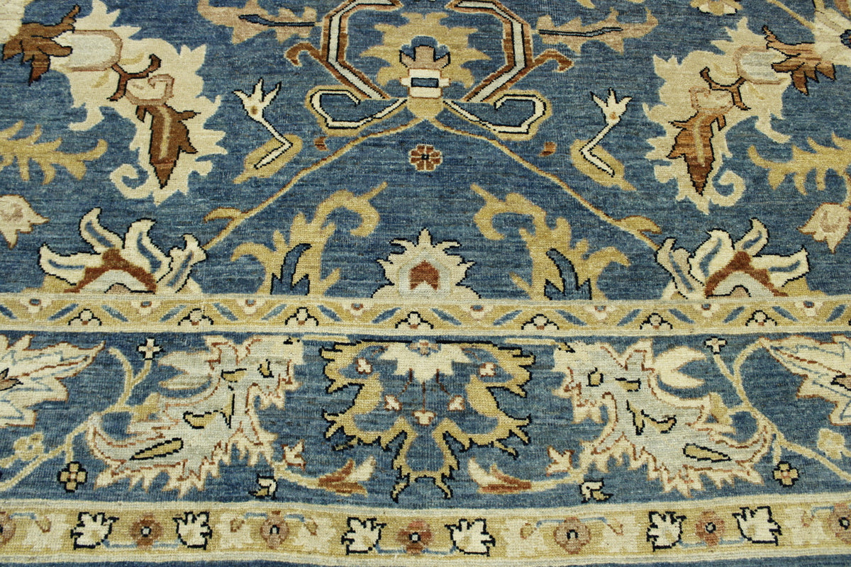 Oushak Chobi rug border detail