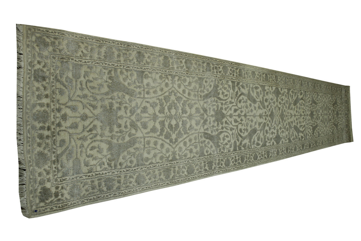 Traditional Haji Jalili rug border detail
