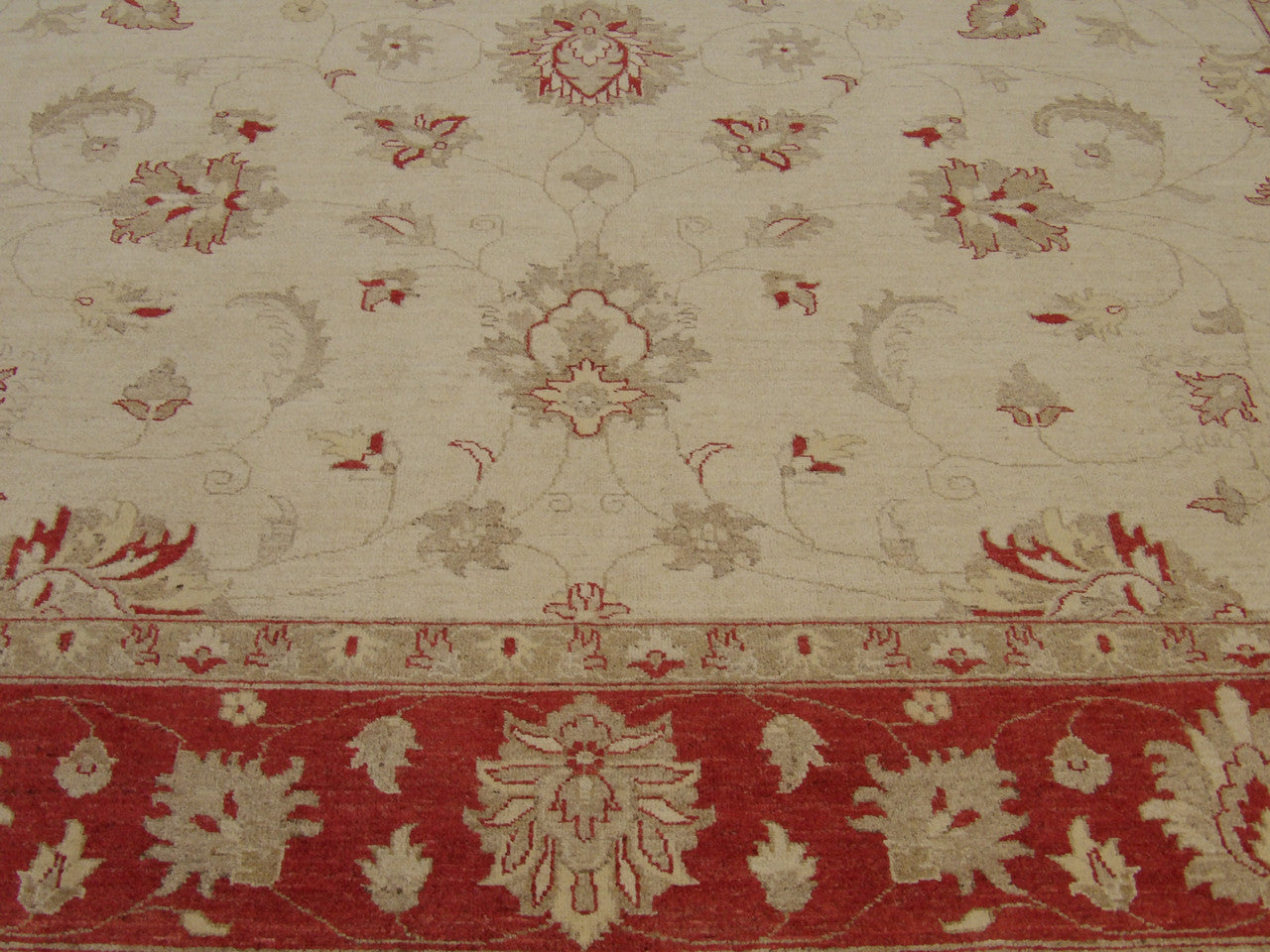Oushak Chobi Natural Dye rug border detail