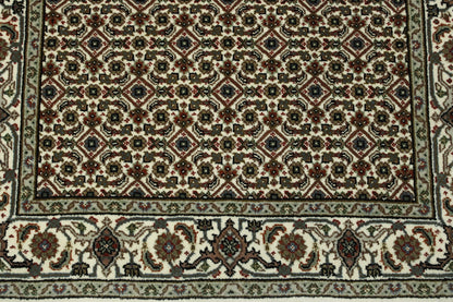 Beige Traditional Indo Bidjar rug in room setting