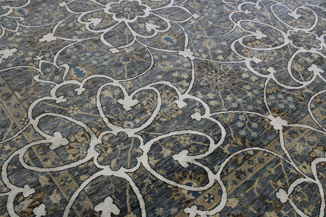 Oushak Indo Agra Chobi rug corner detail