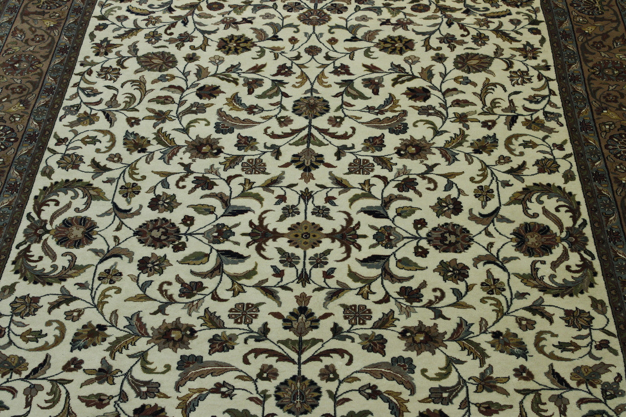 Traditional Fine Herati rug border detail