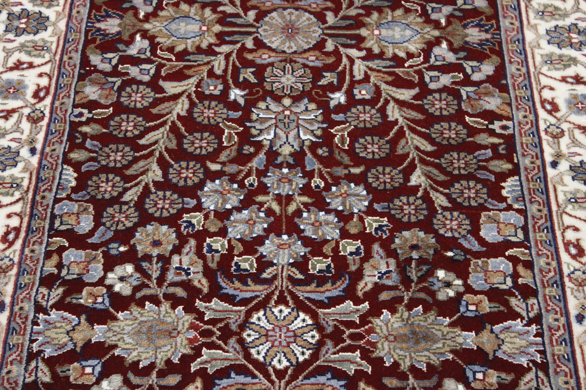 Traditional Fine Heraki rug border detail
