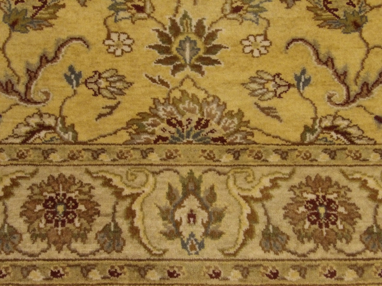 Fine Persian Kashan Tie Dye rug border detail