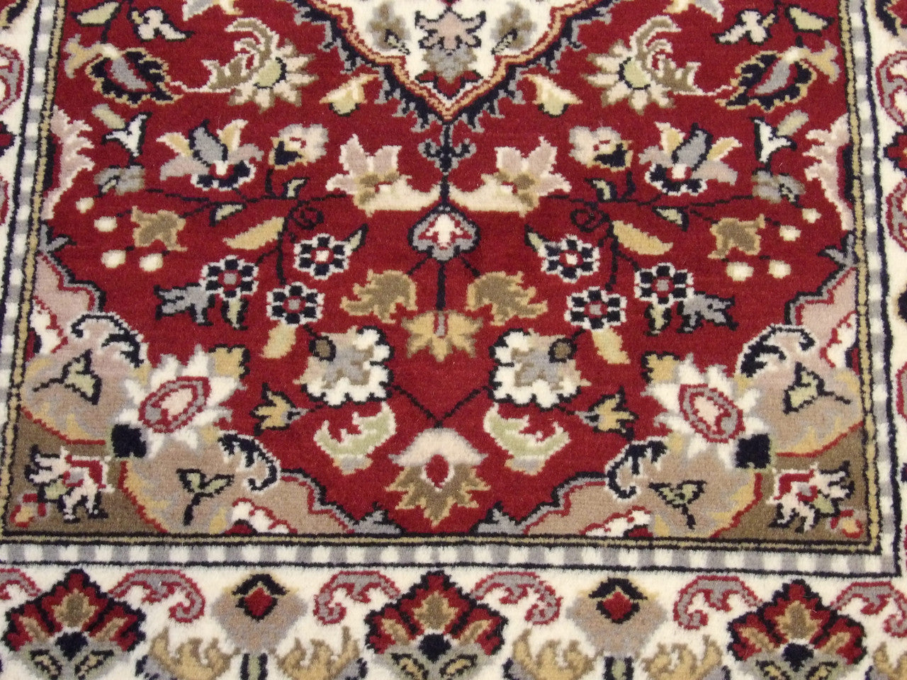 Pak Persian Fine Tabriz rug border detail