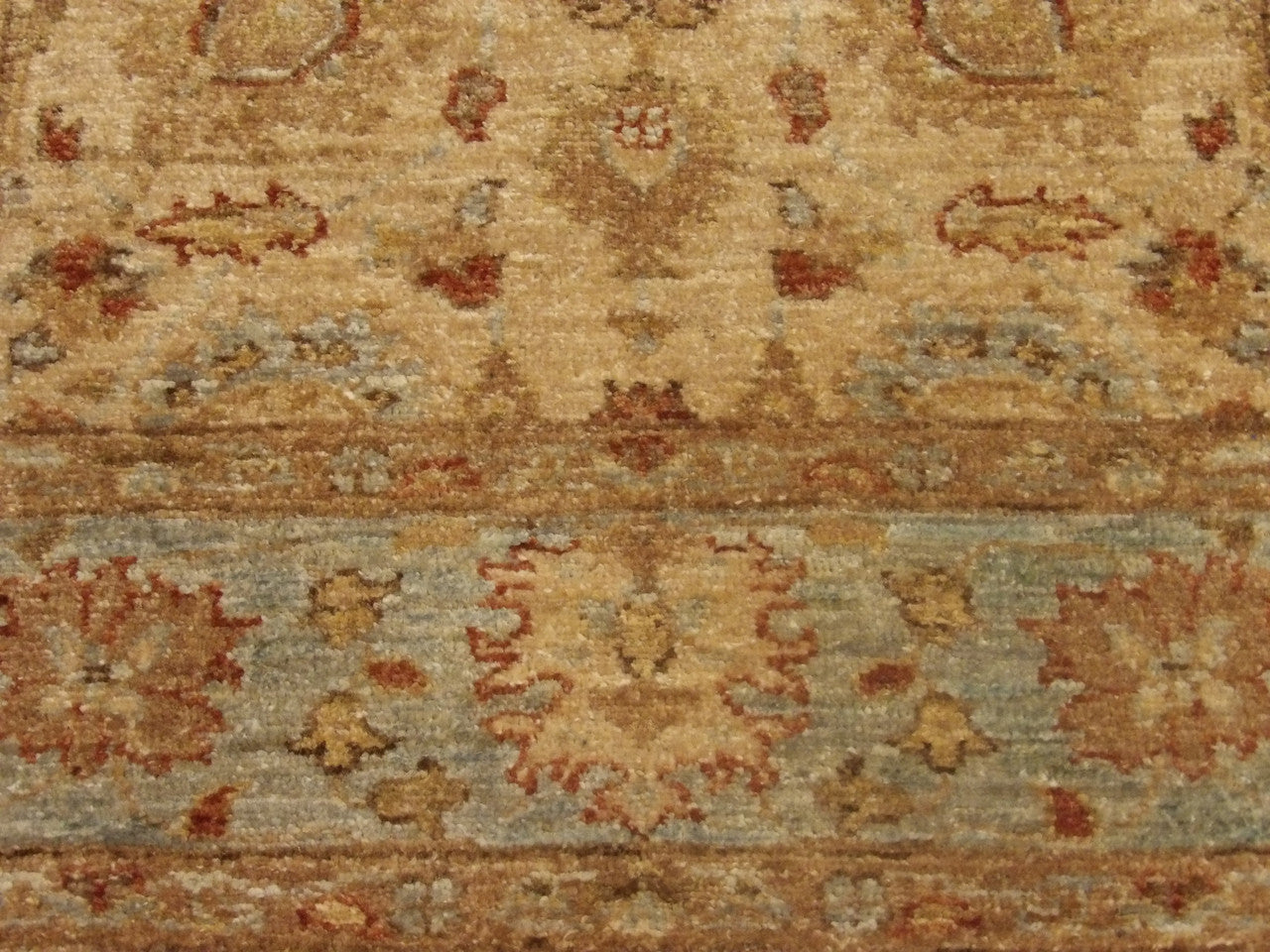 Oushak Chobi Wash rug border detail