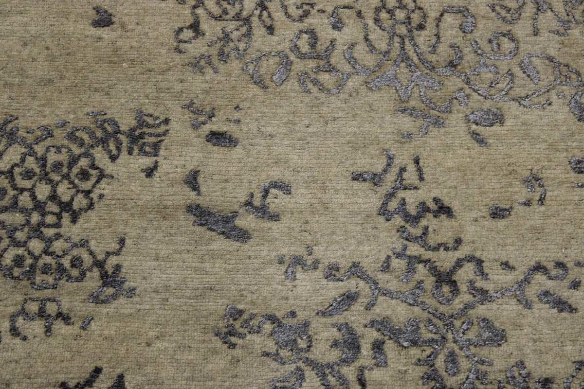 Close-up of wool-silk pile, Beige rug