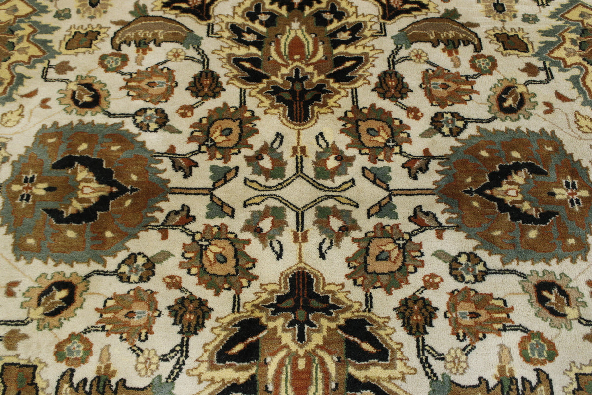 Traditional Indo Ziegler rug corner detail