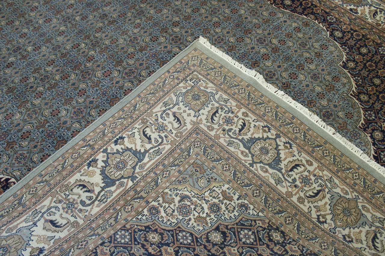 Traditional Fine Mir pattern detail