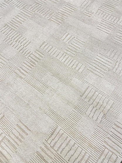 Art Collection Silk Pile, Wool Foundation White/White Handknotted Rug 6'00" X 8'11" -Art78956