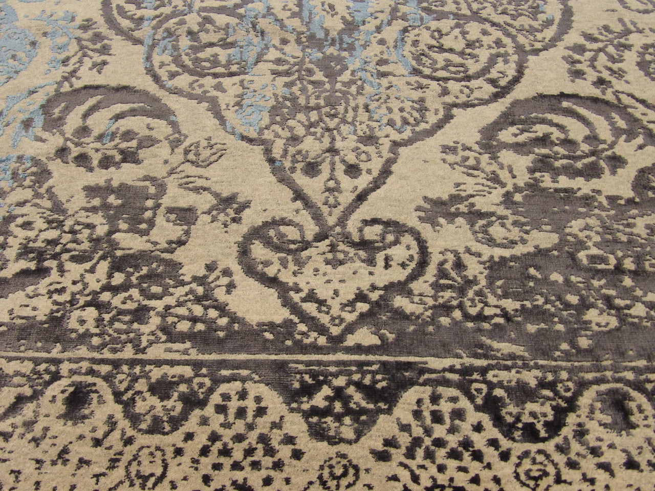 Transitional Broken Design High Low Carved rug border detail