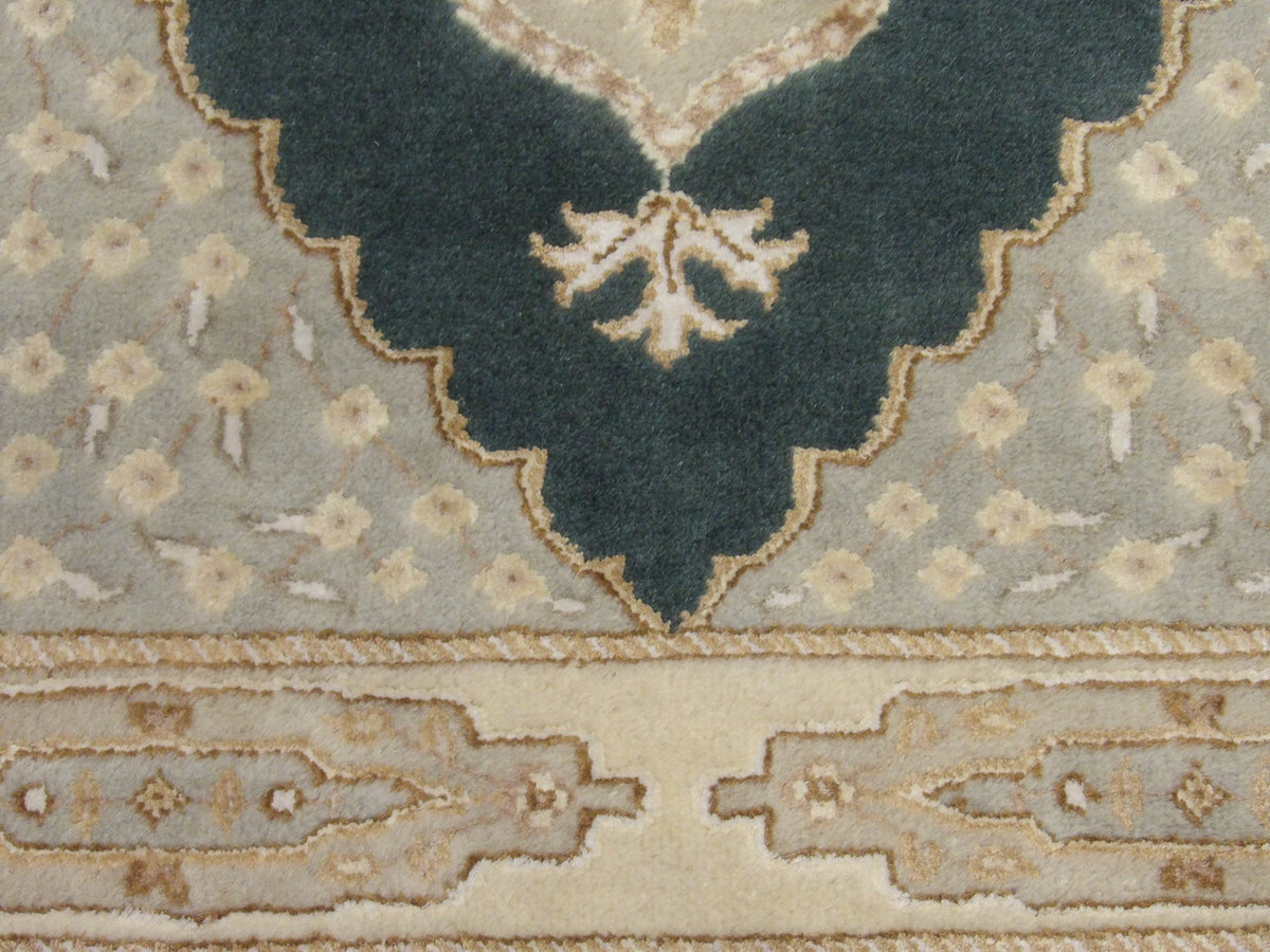 Fine Persian Tabriz rug border detail