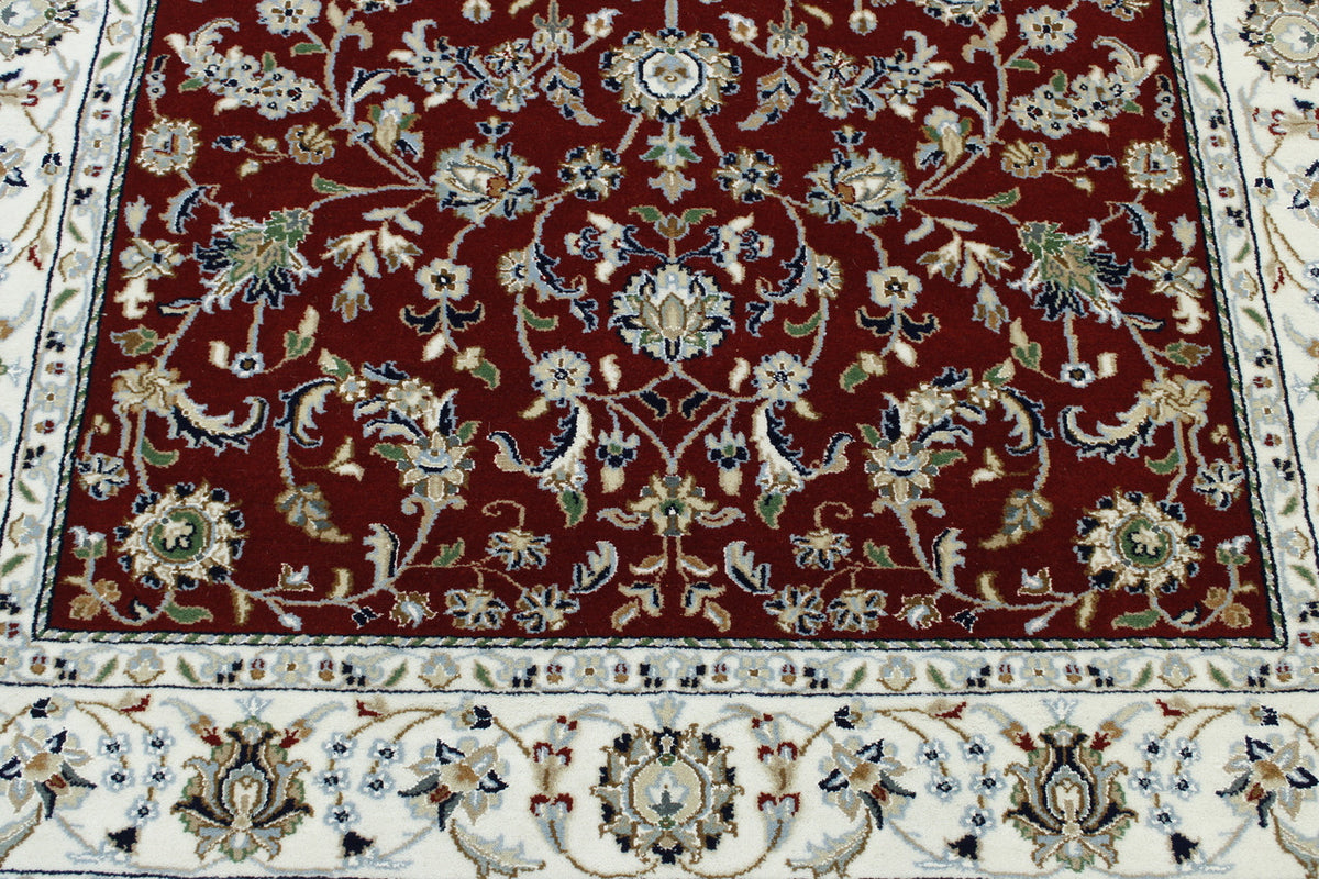 Traditional Fine Nain rug border detail