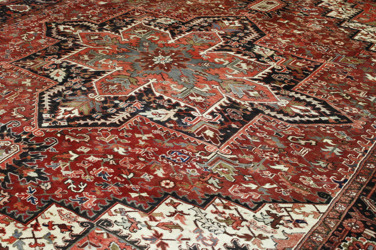 Tribal Antique Sherapi Con Holmes rug corner detail