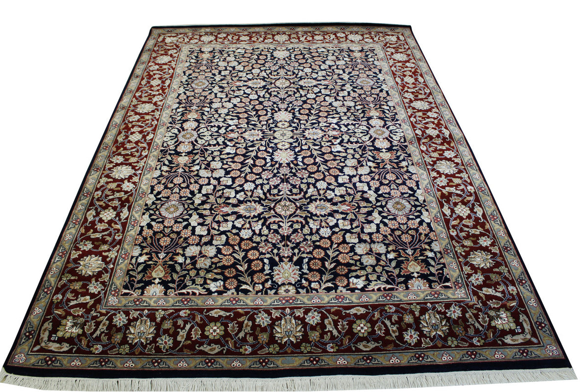 Traditional Fine Heraki rug corner detail