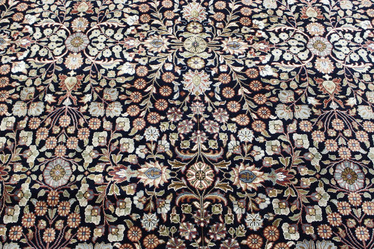 Traditional Fine Heraki rug corner detail