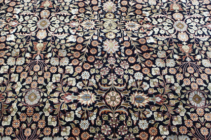 Traditional Fine Heraki rug corner detail