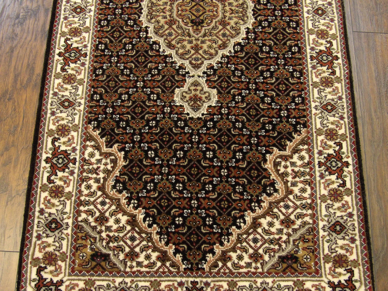 Mahi Tabriz runner border detail