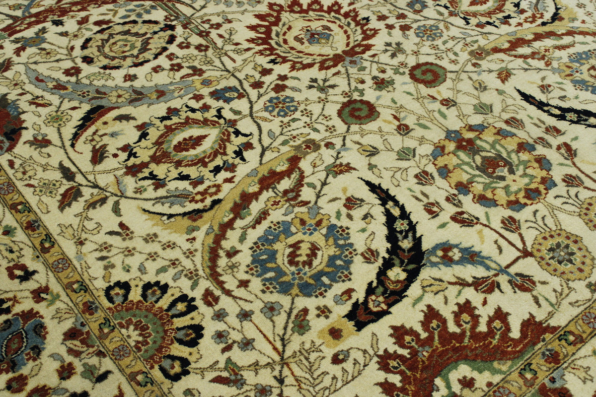 Traditional Fine Sherapi rug corner detail