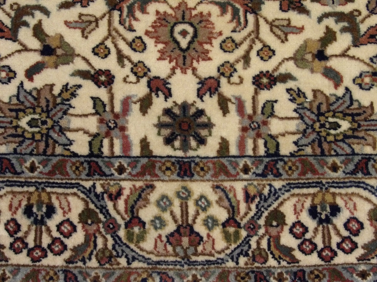 Fine Persian Kashan rug border detail