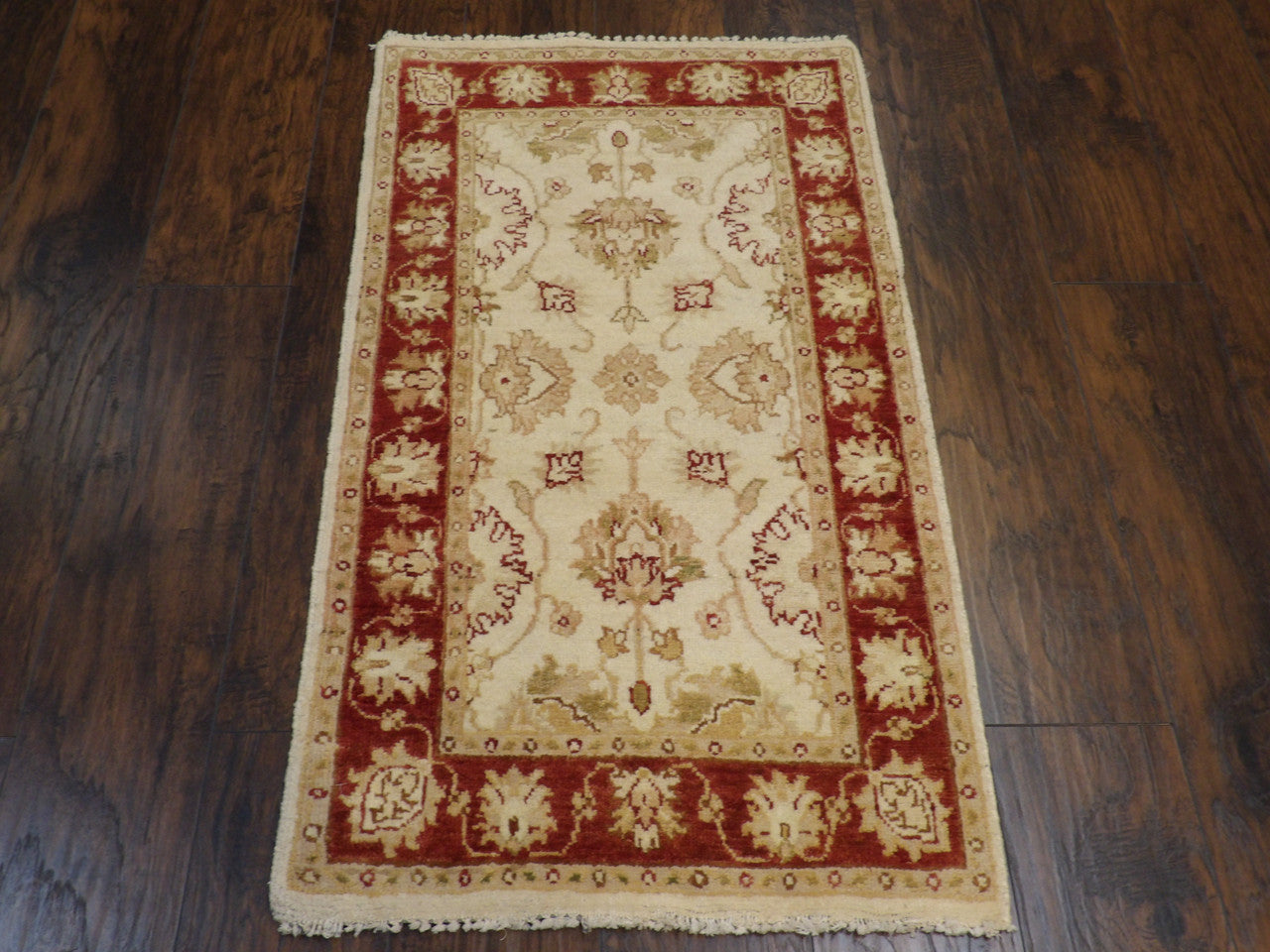 Close-up of wool pile on Agra Ziegler accent rug