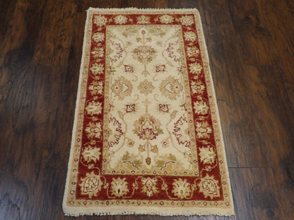 Close-up of wool pile on Agra Ziegler accent rug