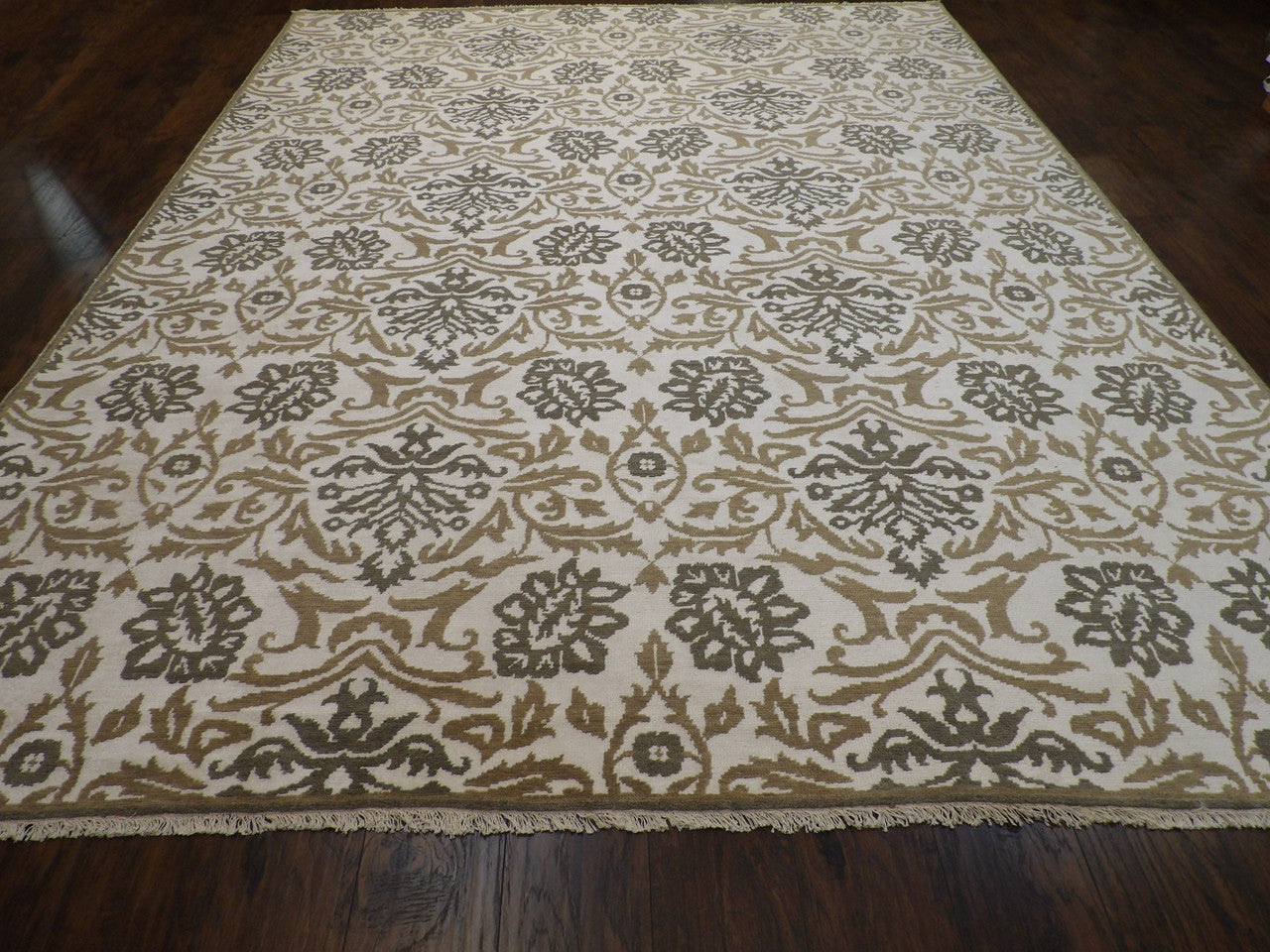 Fine Transitional Silky Oushak rug corner detail