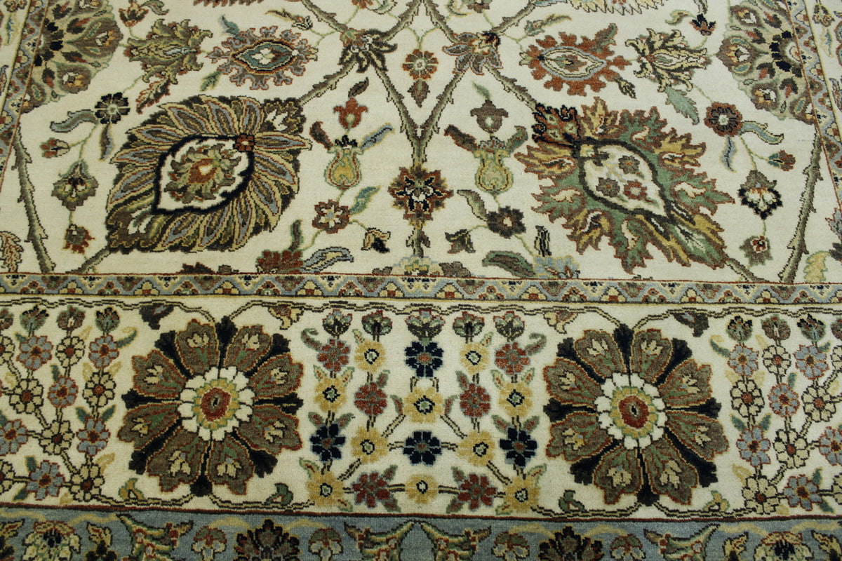 Beige Traditional Fine Sherapi rug in room setting