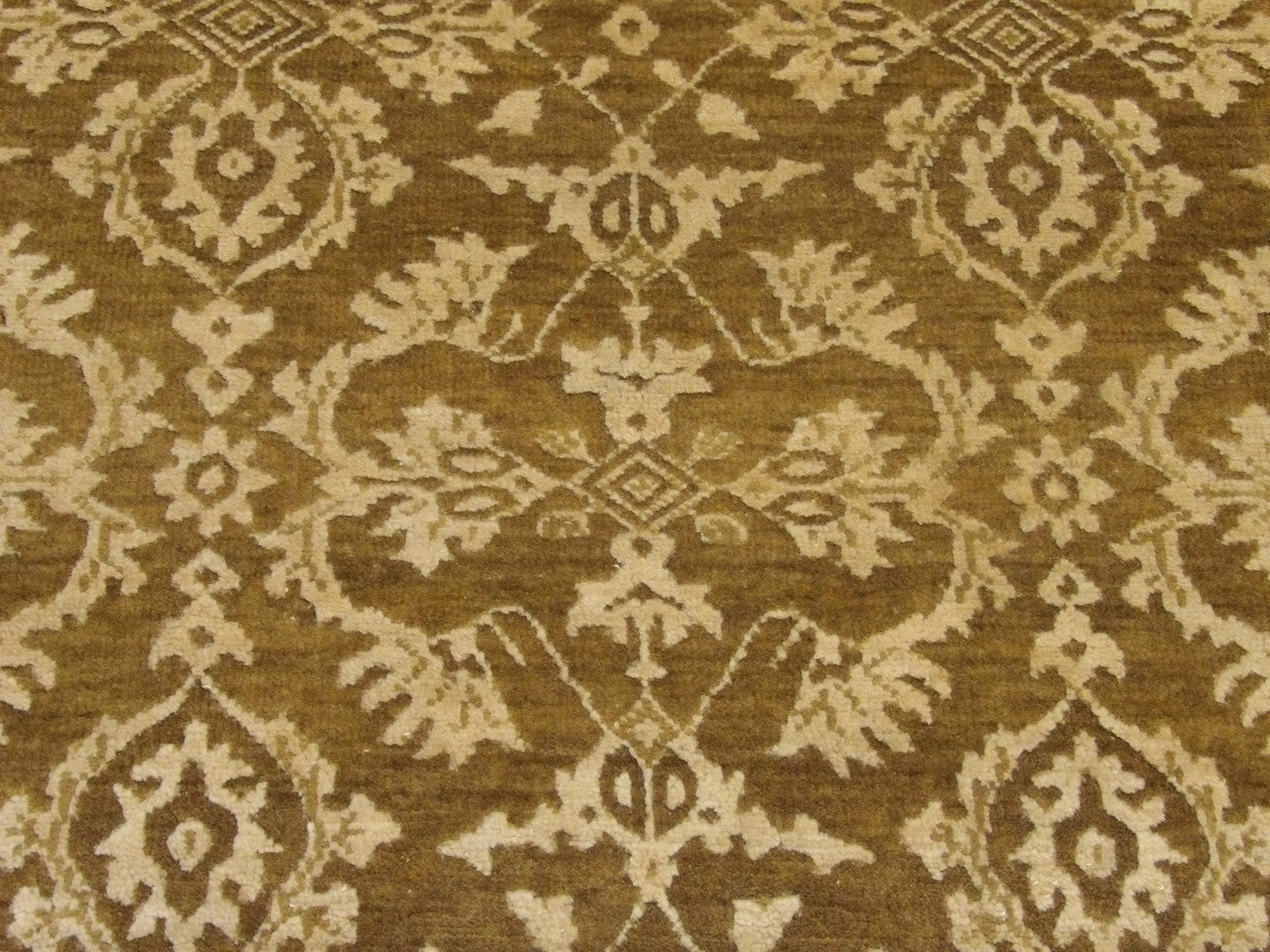 Transitional Damask rug border detail