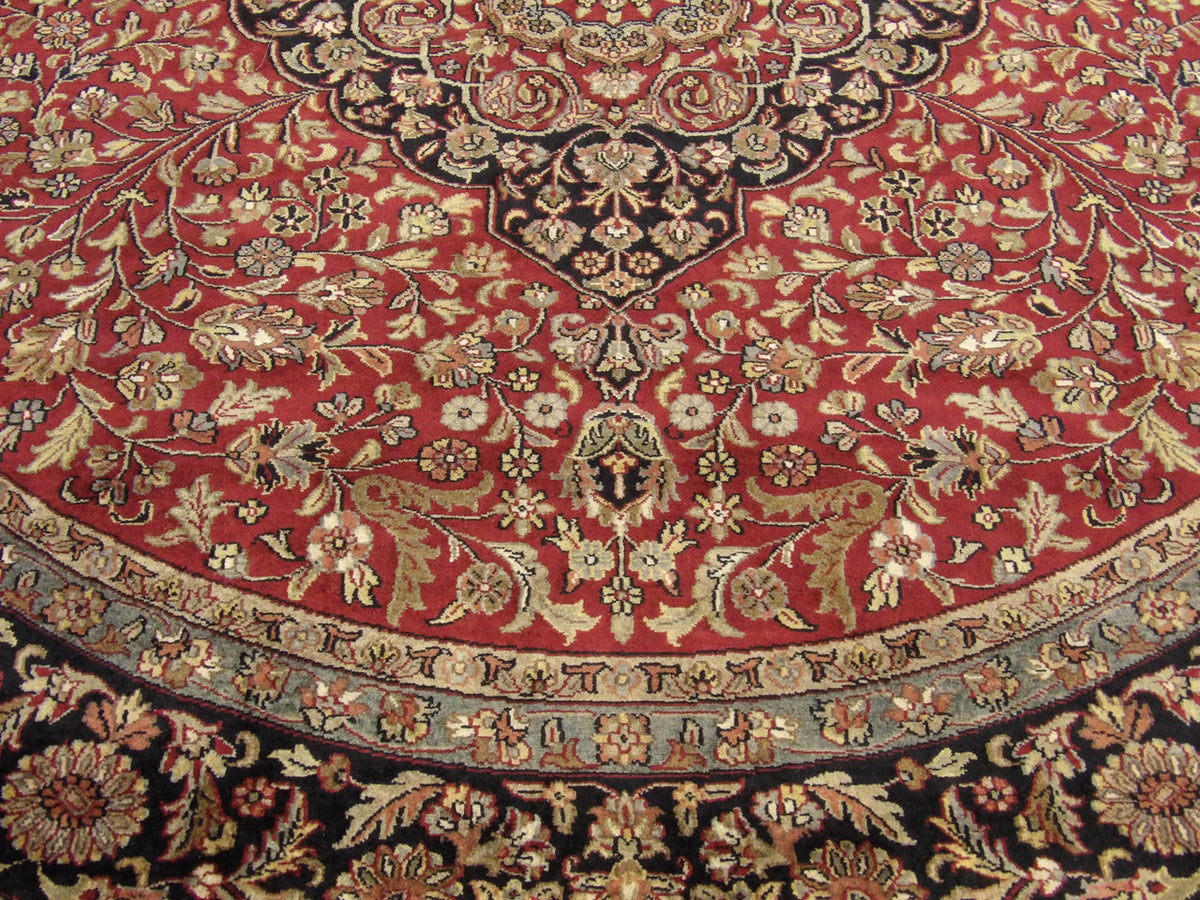 Fine Persian Tabriz rug border detail