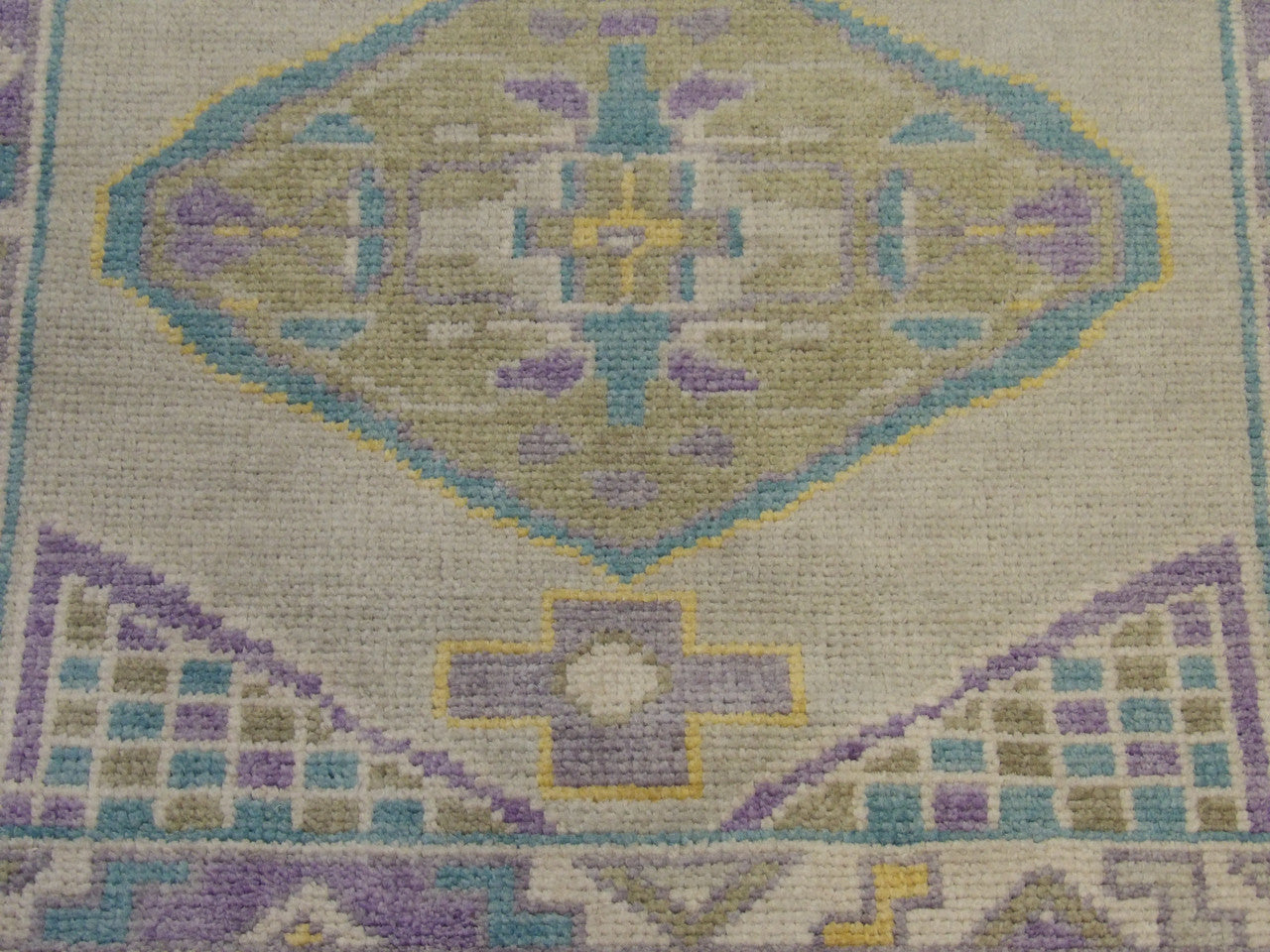 Anatolian Vintage Oushak rug border detail