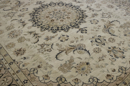 Oushak Indo Agra Chobi rug corner detail