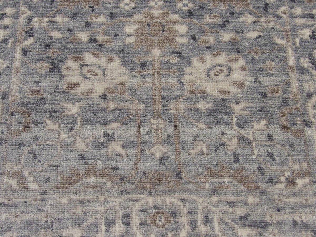 Silky Oushak Wash rug border detail