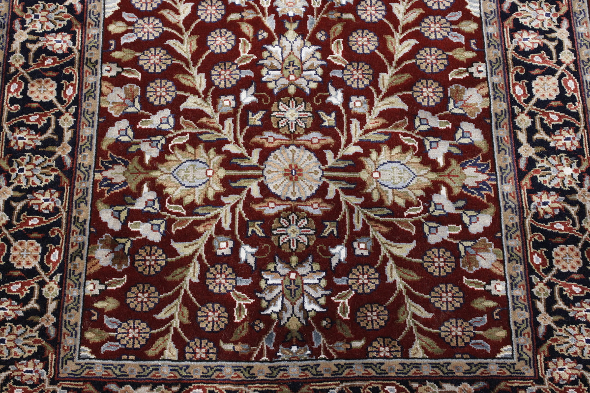 Traditional Fine Heraki rug corner detail