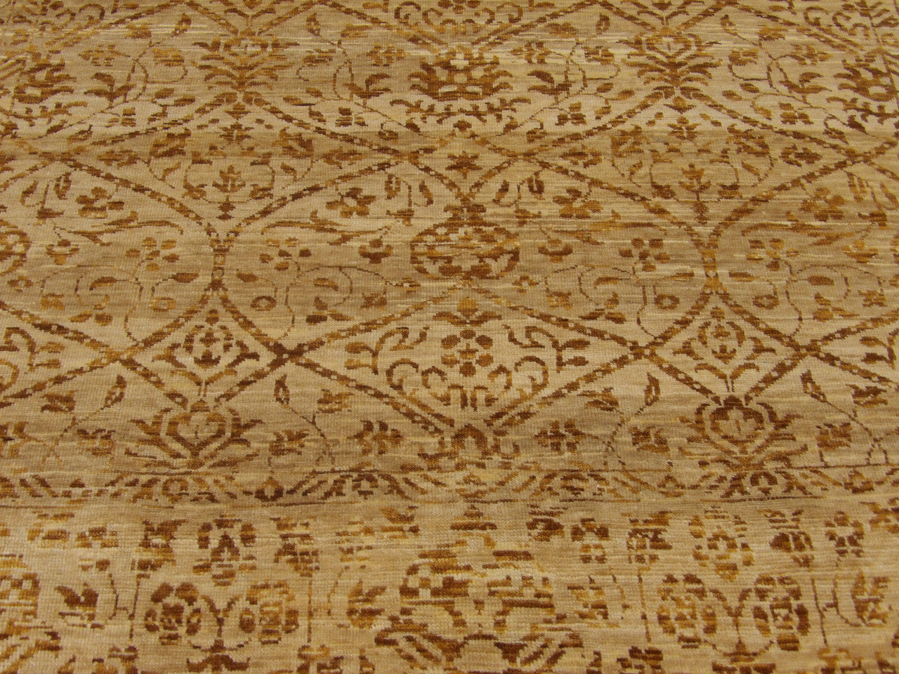 Damask rug border detail