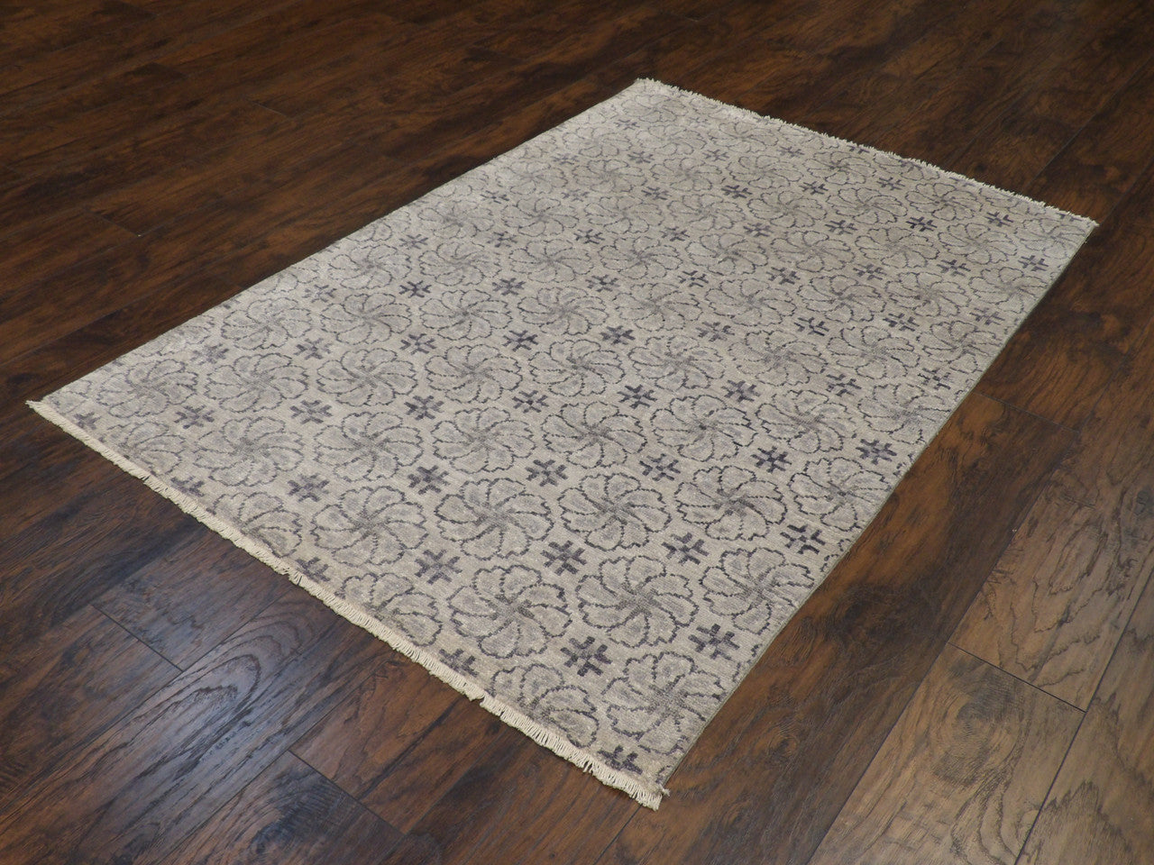 Transitional Rose Design pattern detail