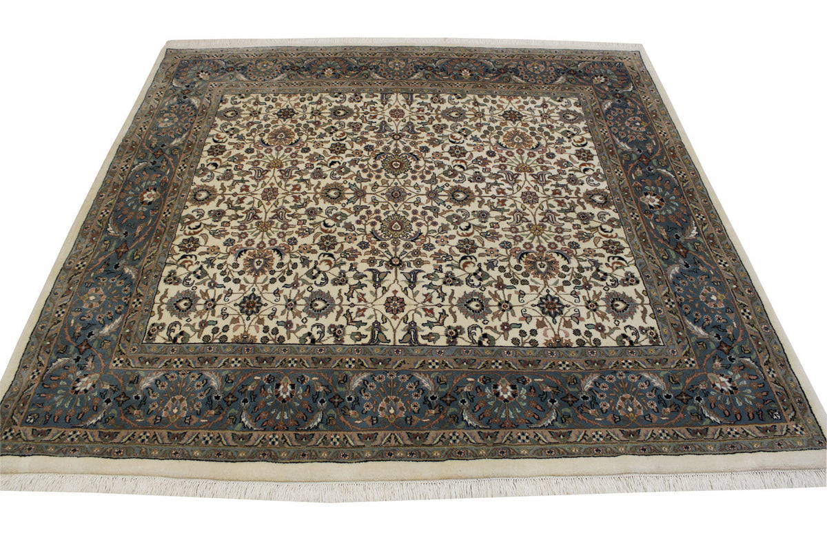 Traditional Indo Herati rug border detail