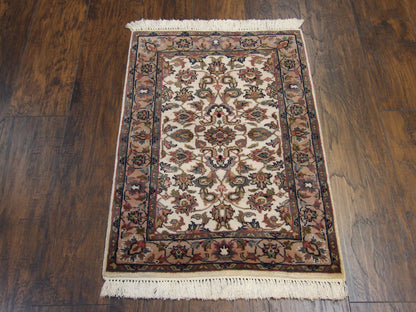 Close-up of wool pile, Beige & Pink rug