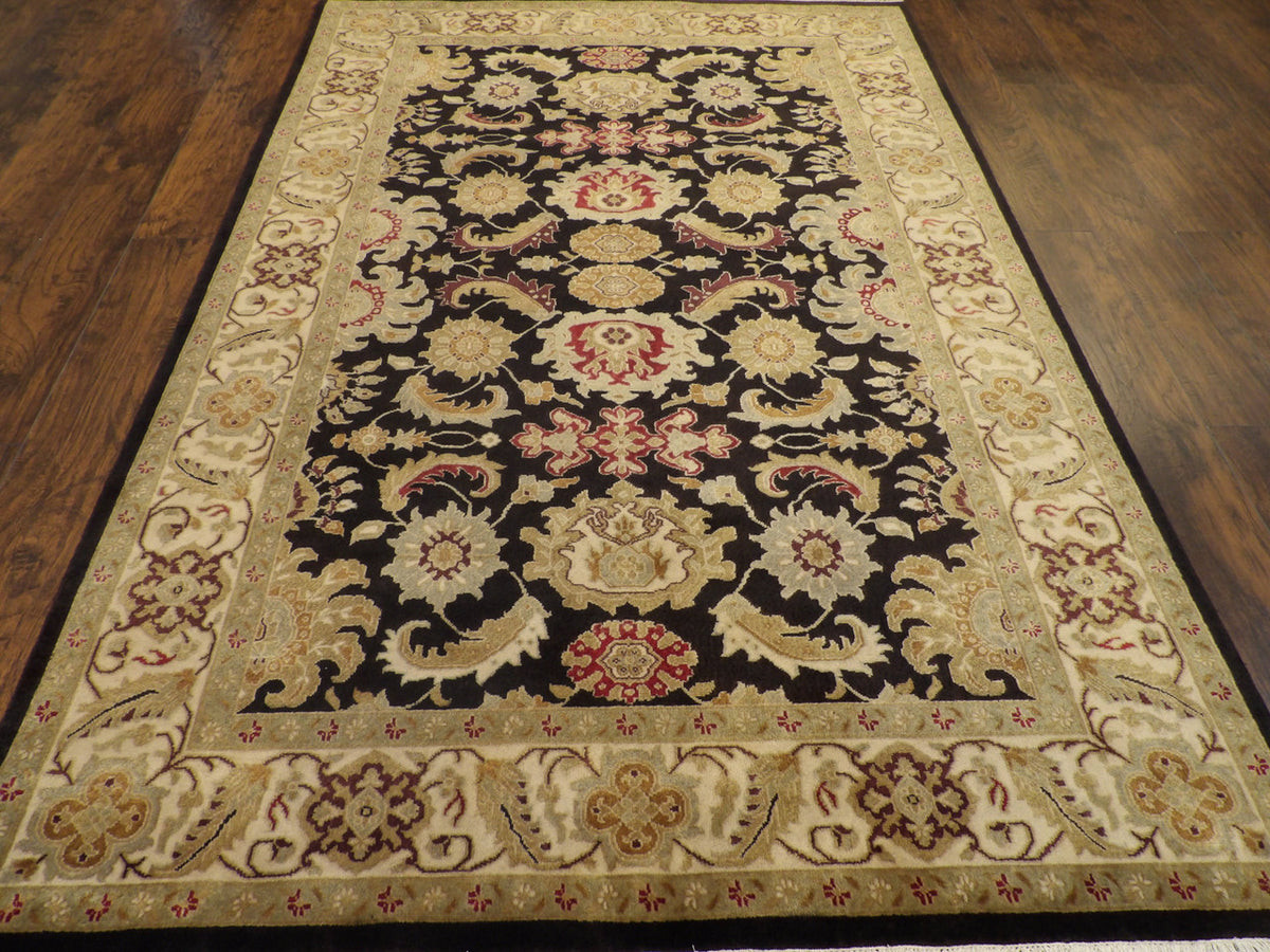 Fine Persian Kashan rug corner detail