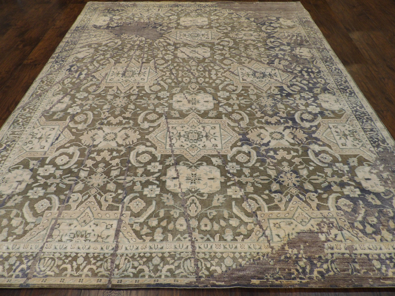 Transitional Oxidized Broken Design rug corner detail